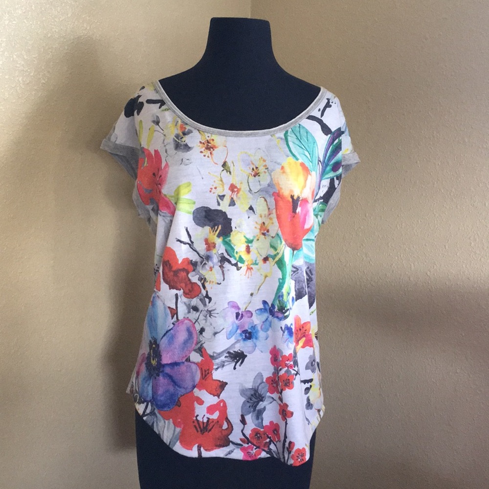 Women’s size small floral tshirt